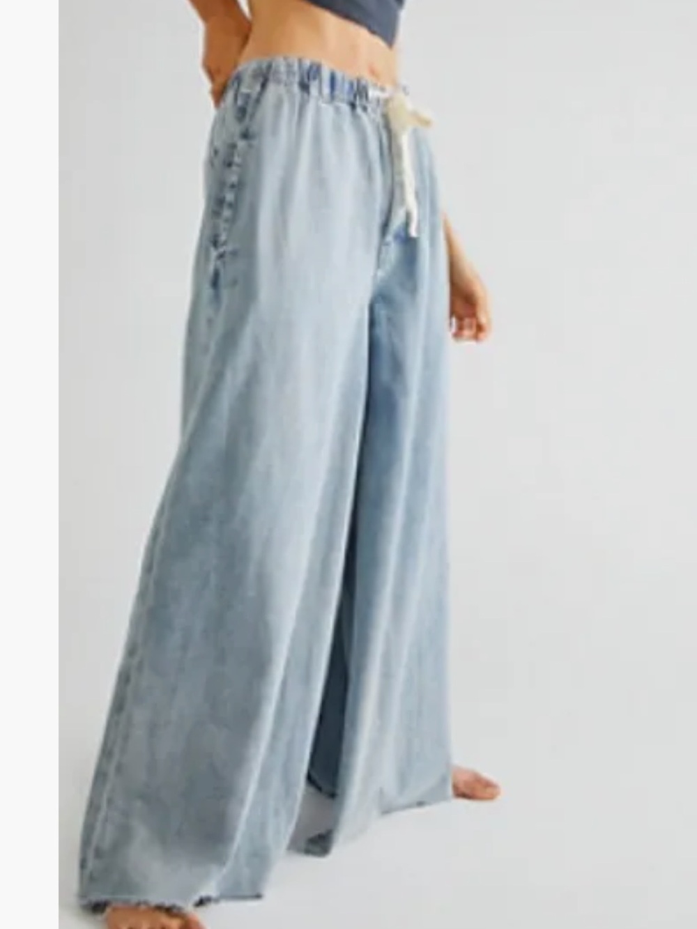 Free People We The Free medium wash Clover Denim Wide Leg Jeans Size L